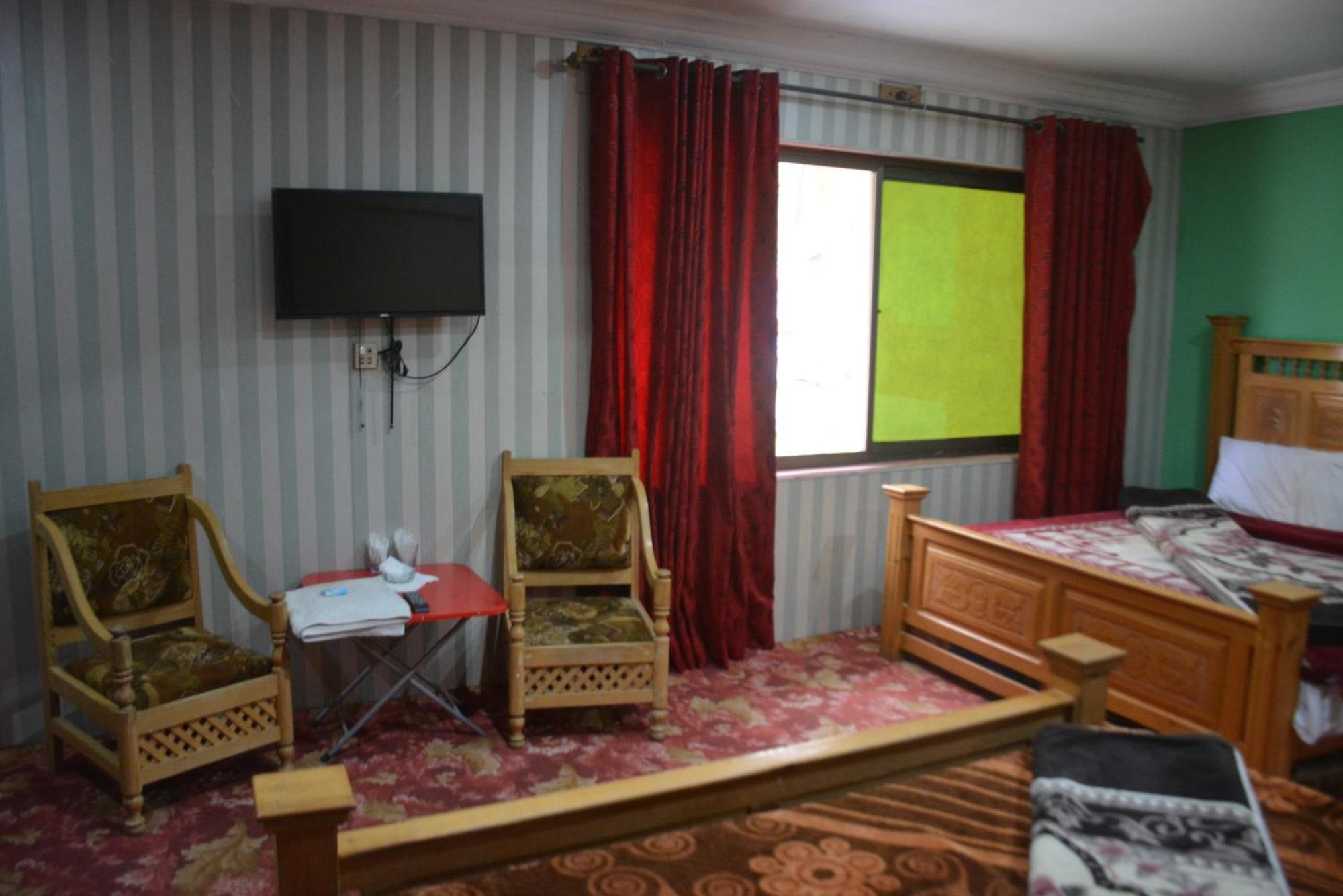 Hotel Pine Hills, Naran Eksteriør bilde