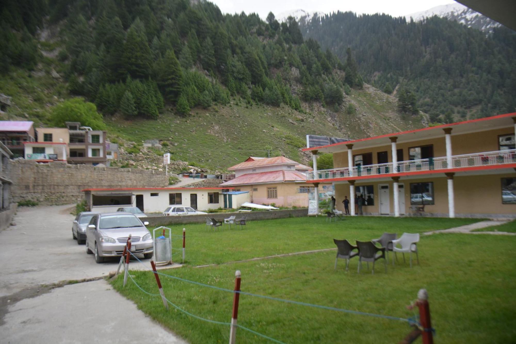 Hotel Pine Hills, Naran Eksteriør bilde